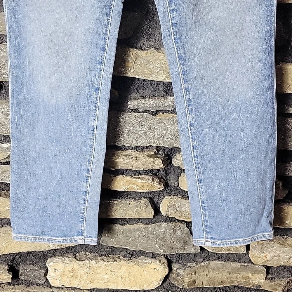 PAIGE Blue Ankle Cropped Jeans with Classic Style Size 26